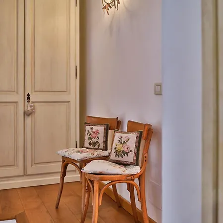 La Casa Di Mia - *